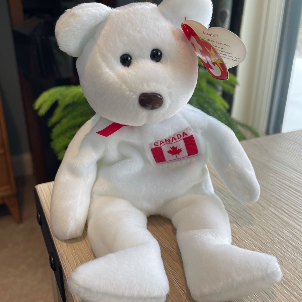 Ty Beanie Baby Maple in Mint Condition